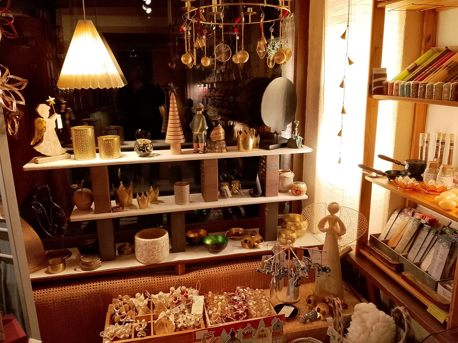 Eine Welt Weihnachtsladen 05