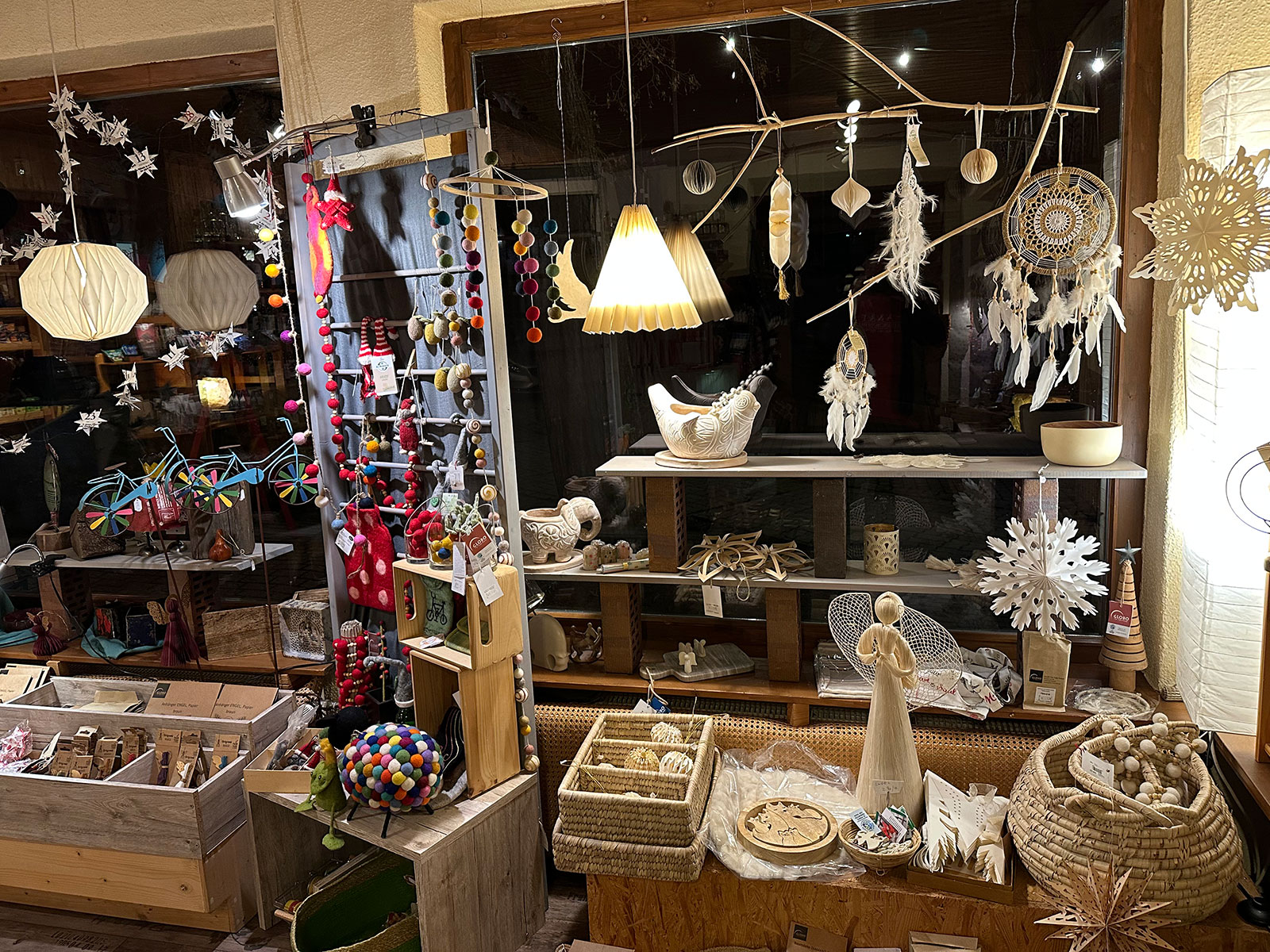 Eine Welt Weihnachtsladen 16